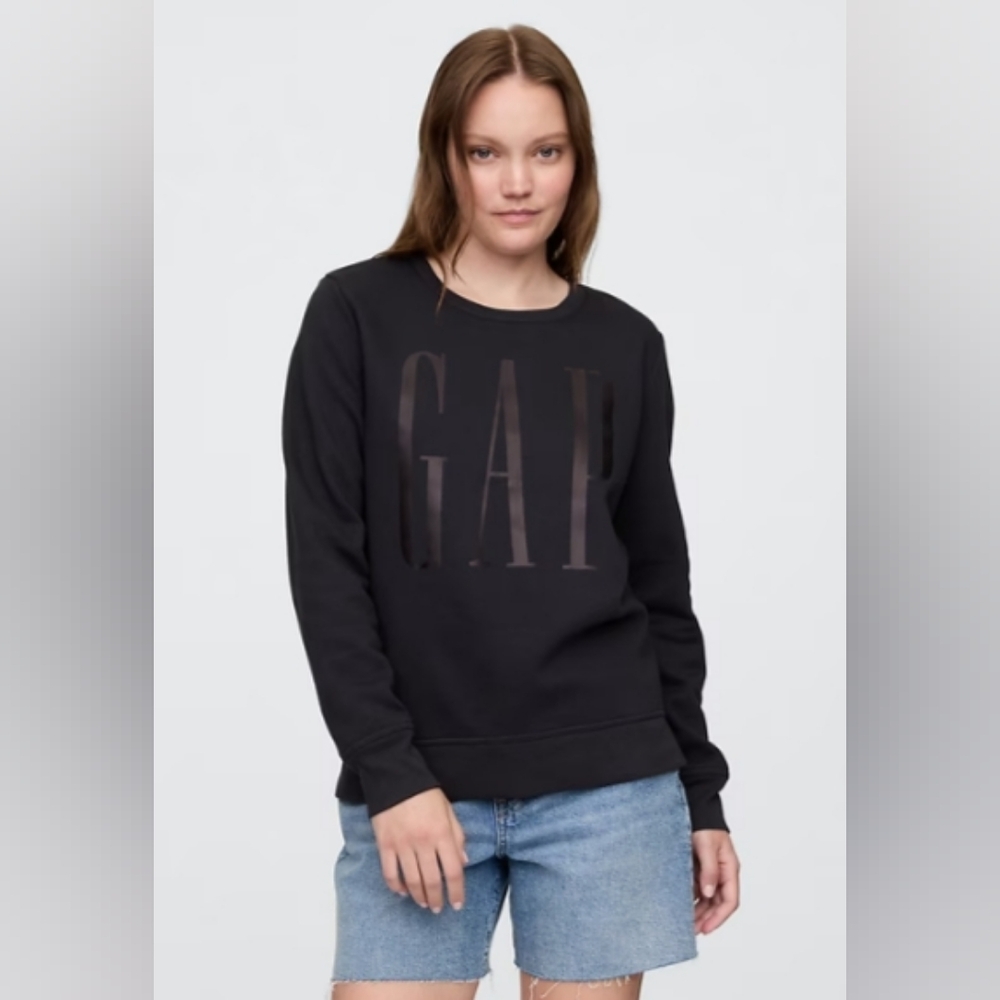 GAP Black Crewneck Sweatshirt